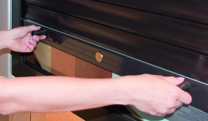 Пружинно-инерционный механизм Пружинно-инерционный механизм